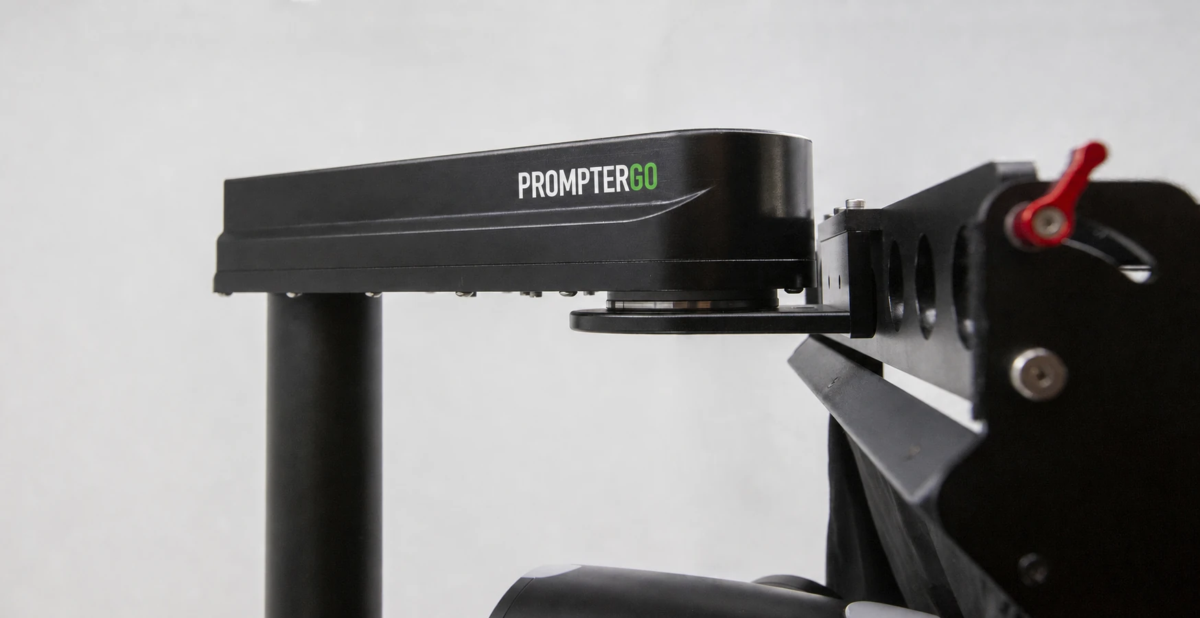 PTZ Teleprompter rotary servo head and crossbar mechanism